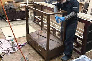 アンティーク家具　リペア職人